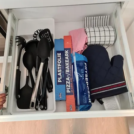 Apartment, 1 Bedrom, High Standard, Right By Airport, With Bed Linen Apartamento