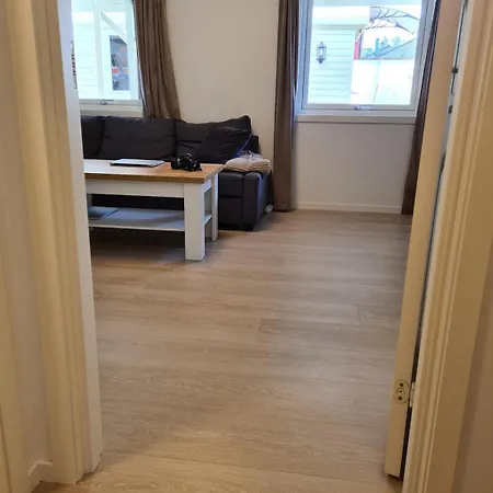 Appartement Apartment, 1 Bedrom, High Standard, Right By Airport, With Bed Linen