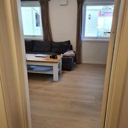 Apartment, 1 Bedrom, High Standard, Right By Airport, With Bed Linen Apartamento