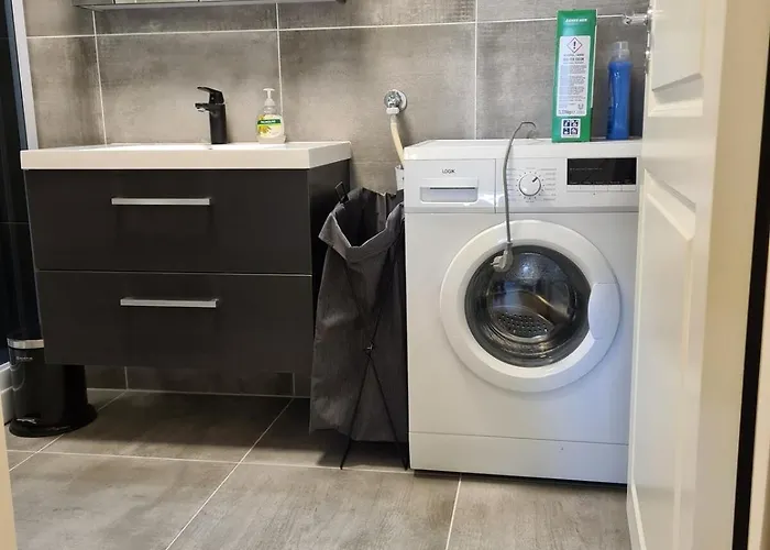 Apartment, 1 Bedrom, High Standard, Right By Airport, With Bed Linen * 卑爾根