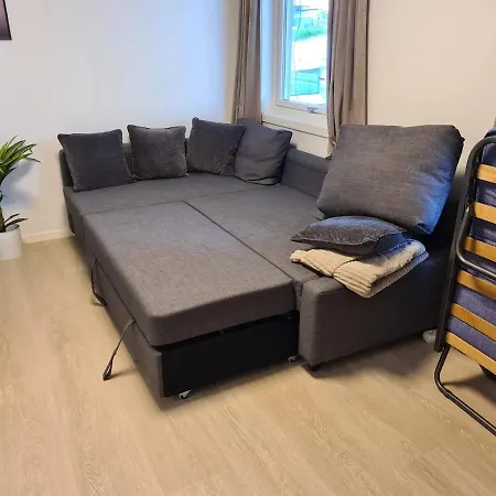 Apartment, 1 Bedrom, High Standard, Right By Airport, With Bed Linen Appartement *